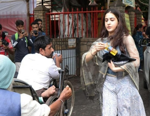 Sara Ali Khan trolled for visiting temple.